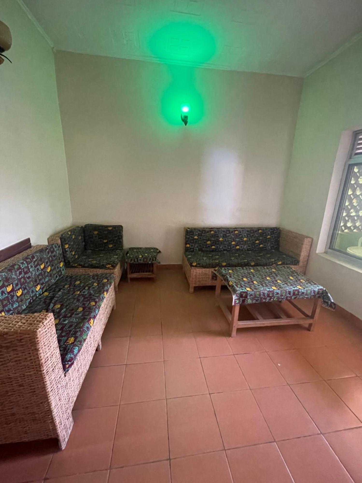Suba Motel Kihihi Extérieur photo