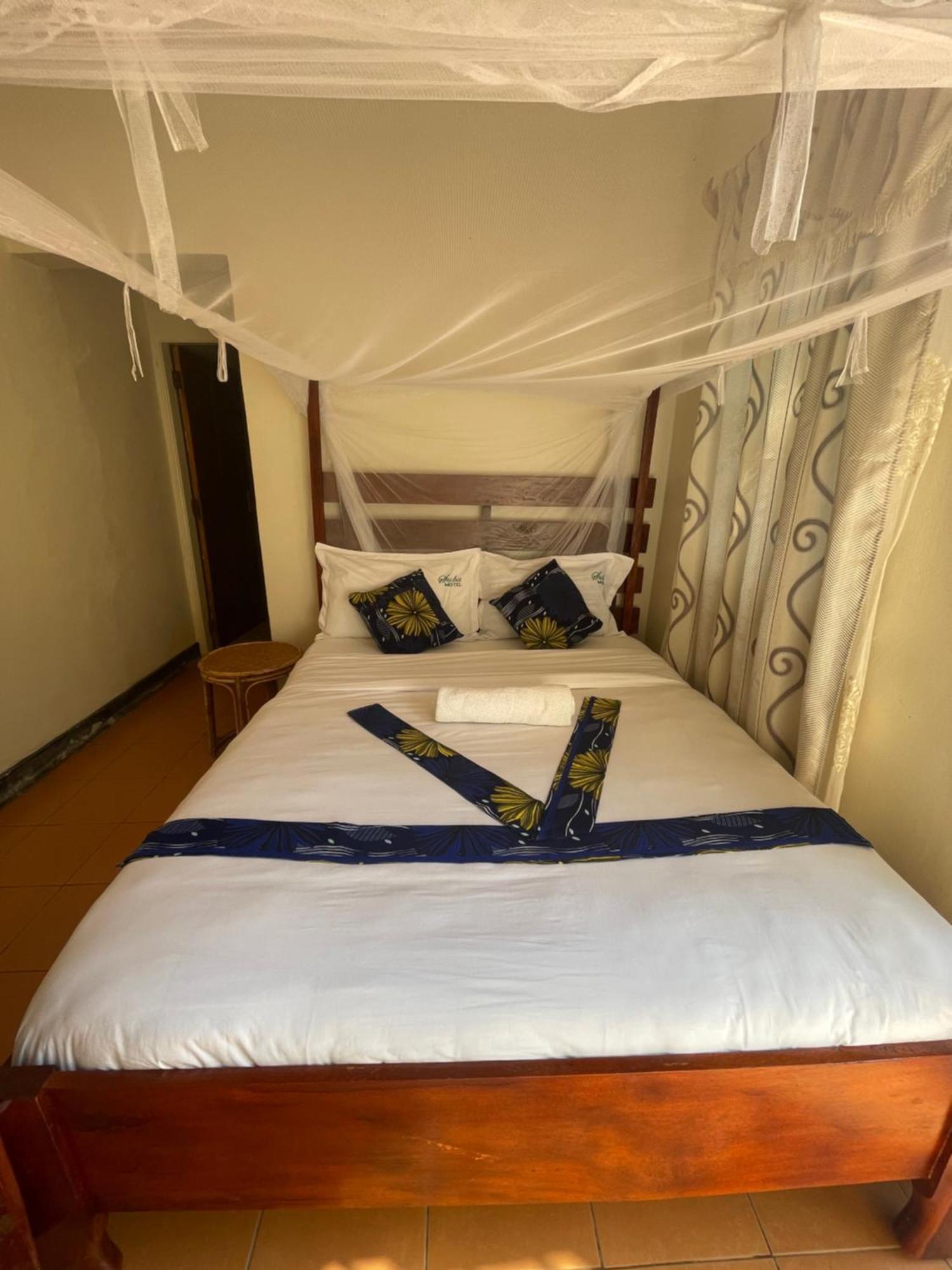 Suba Motel Kihihi Extérieur photo